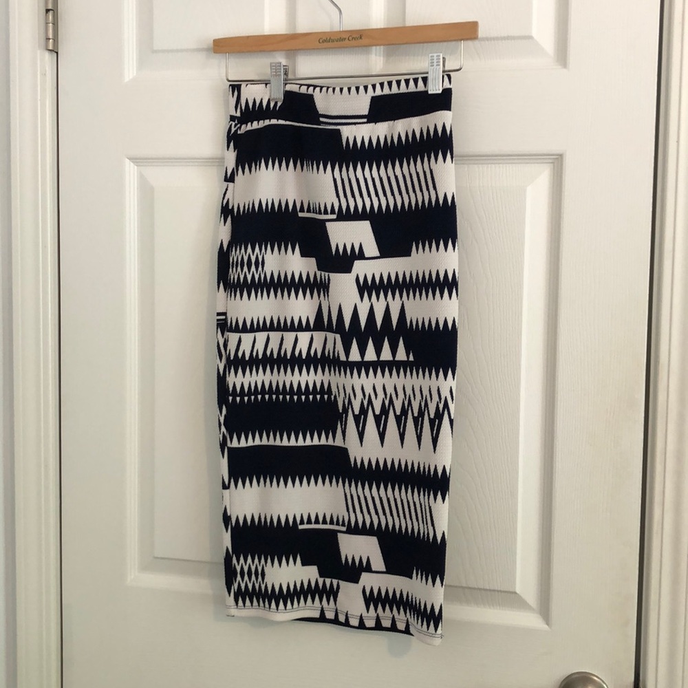Navy and White Triangle Geometric Pattern Skirt